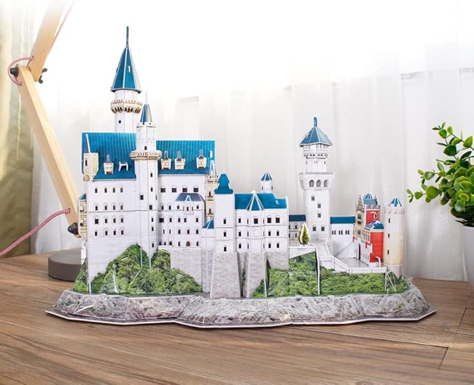Revell Schloss Neuschwanstein 3D Puzzle Building Crafts for Adults and Kids Ages 10 Years and up - 121 Pieces