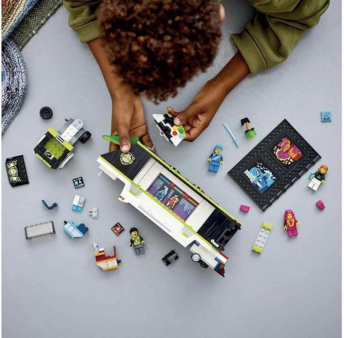 LEGO 60388 City Video Game Tournament Truck Esports Vehicle Toy with Minifigures for Gamer, Gift for Boys and Girls Age 7+