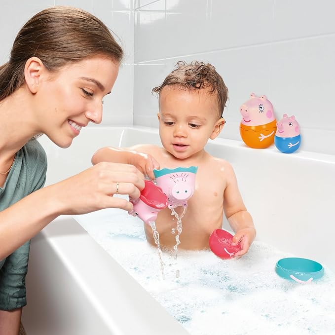 Toomies Peppa Pig Nesting Family - Includes Peppa Pig, Mummy Pig, Daddy Pig and Rattling George - Sorting and Pouring Toddler Bath Toys - Toddler Water Toys for Bath or Pool - Ages 18 Months and Up
