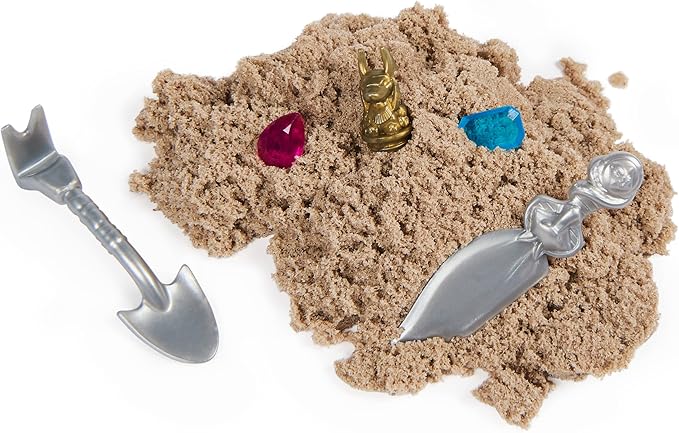 Kinetic Sand, Mini Mummy 170g Magic Sand, Kinetic Sand Brown, 1 Surprise Figure, 2 Accessories and 3 Gems Included, Toys for Boys and Girls 3 Years Old