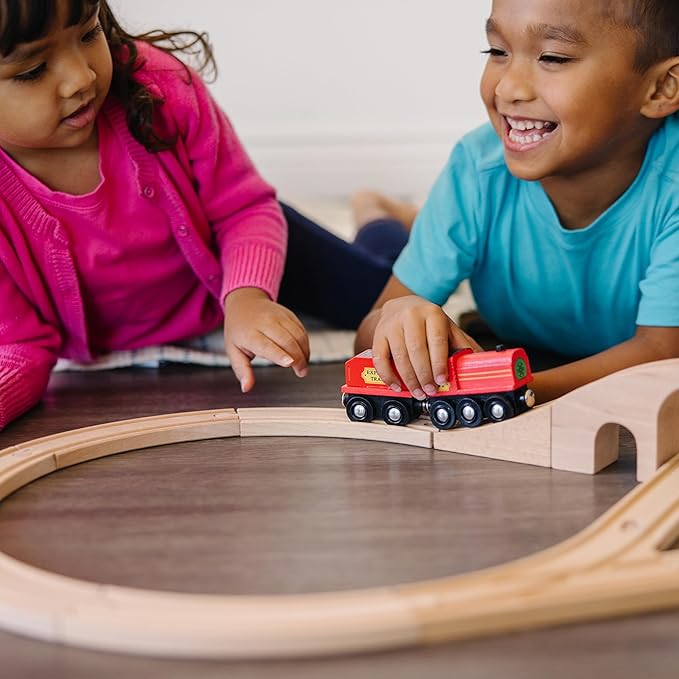 Melissa & Doug Classic Wooden Figure Eight Train Set (22 pcs)