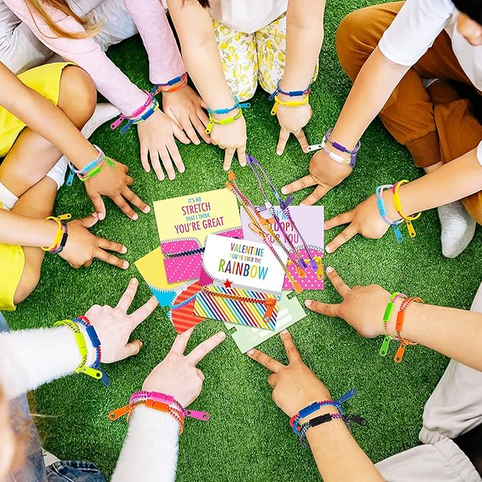 OuMuaMua 30Pcs Valentines Day Cards Gift for Kids Classroom - Valentines Cards with Fidget Zipper Bracelets Toy for Kids Valentine’s Day Classroom Exchange Valentines Party Favors