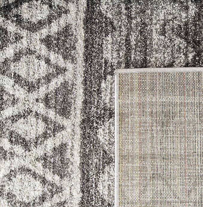 SAFAVIEH Adirondack Collection Accent Rug - 4' x 6', Ivory & Charcoal, Moroccan Boho Distressed Design, Non-Shedding & Easy Care, Ideal for High Traffic Areas in Foyer, Living Room, Bedroom (ADR119N)
