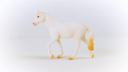 Schleich Farm World Camarillo Mare Horse Figurine - Realistic and Durable Farm Animal Toy Figure with Authentic Details, Fun and Imaginative Play for Boys and Girls, Gift for Kids Ages 3+