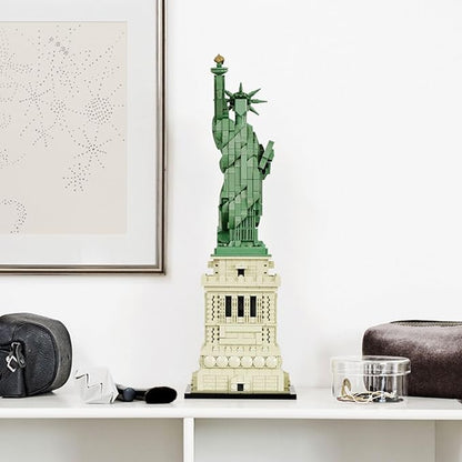 LEGO Architecture Statue of Liberty 21042 Model Building Set - Collectible New York City Souvenir, Creative Home Décor or Office Centerpiece, Great Gift Idea for Adults and Teens