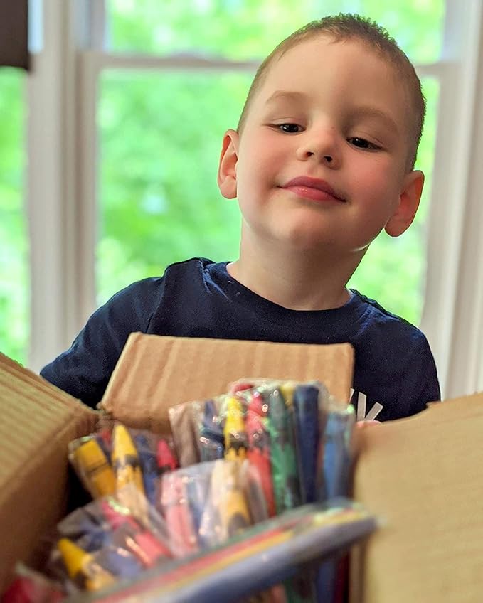 CrayonKing 250 Sets of 4-Packs in Cello (1000 total bulk Crayons) Restaurants, Party Favors, Birthdays, School Teachers & Kids Coloring Non-Toxic Crayons