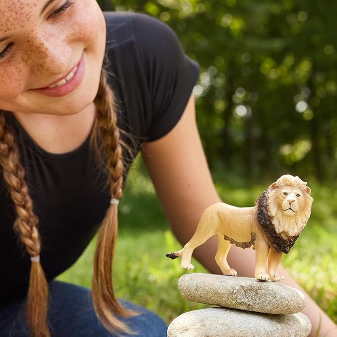 Schleich Wild Life Realistic King of The Jungle Lion Toy Figurine - Highly Durable Realistic Wild African Lion Action Figure Toy, Education and Fun for Boys and Girls, Gift for Kids Ages 3+