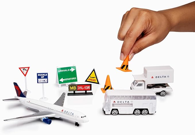 Daron Delta Airlines 12 Piece Playset (Color of the content may Vary)