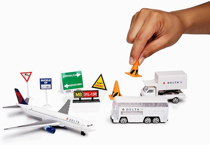 Daron Delta Airlines 12 Piece Playset (Color of the content may Vary)