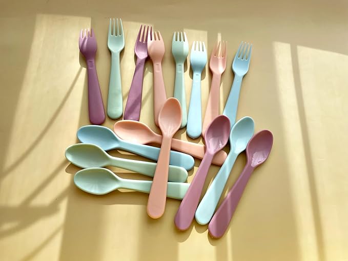16Pcs Kids Plastic Utensils Kids Forks and Spoons Set, Multicolor Toddler Utensils, Reusable Kids Silverware Cutlery Set, Ideal for School Lunch Box, Camping, Travel, Party Favors BPA Free