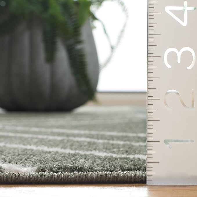 SAFAVIEH Adirondack Collection Runner Rug - 2'6" x 8', Green & Ivory, Geometric Design, Ideal for High Traffic Areas in Entryway, Kitchen & Bathroom (ADR241X-28)