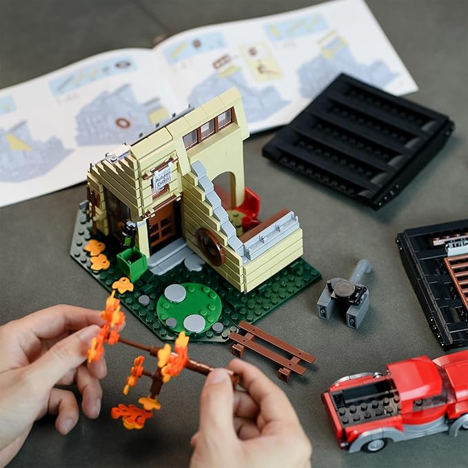 ENJBRICK A Frame Cabin City House Building Set for Adutls,Friends Autumn House Building Toys for Girls 8-14 Years Up 696 pcs