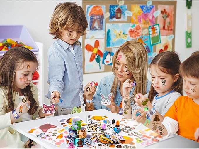120Pcs Jungle Safari Party Favors Including Puzzle Stickers, Slap Bracelets, Animal Keychains, Temporary Tattoos, Animal Rings, Animal Stickers Safari Themed Birthday Party Supplies