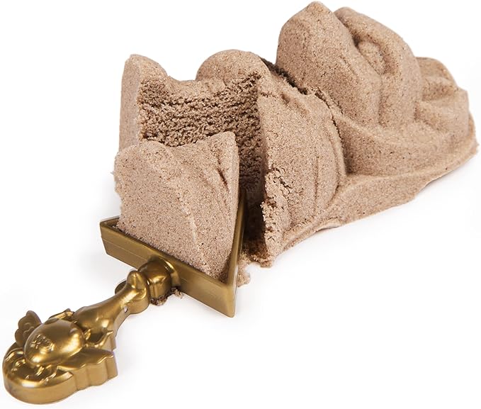 Kinetic Sand, Mini Mummy 170g Magic Sand, Kinetic Sand Brown, 1 Surprise Figure, 2 Accessories and 3 Gems Included, Toys for Boys and Girls 3 Years Old