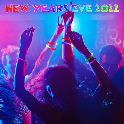 300 Pcs Glow Sticks Bracelets Glow in the Dark LED Bracelets Neon Party Favors Halloween Flashing Light Up Bracelet Toys for Adults Rave Concert Birthday Carnival Wedding New Year Supplies