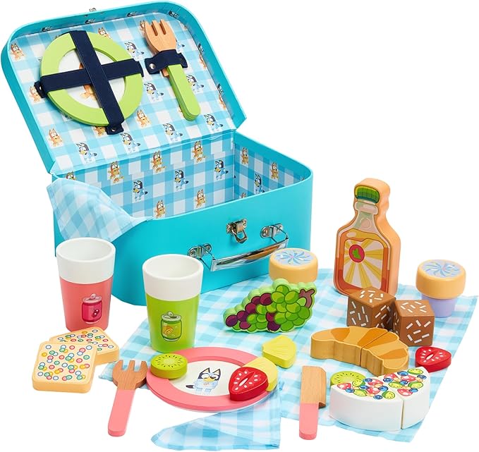 Bluey – Picnic Basket Set – 30 Piece Wooden Roleplay Toy with Carry Case, Cutlery & Pretend Food Accessories for Kids – FSC-Certified Material – Fun Imaginative Kit for 3 Years and Up