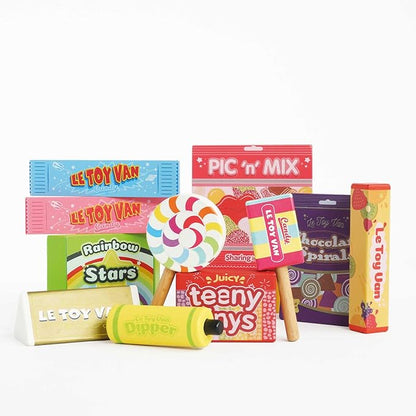 Le Toy Van - Wooden Chopping Board and Super Food Set | Perfect for Supermarket, Food Shop or Cafe Pretend Play – Suitable for Boys & Girls Age 24+ Months