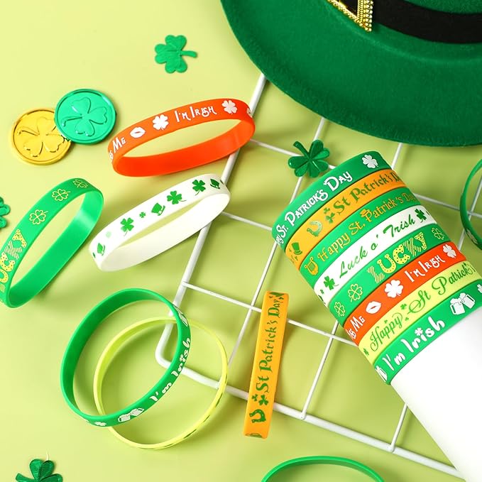 JUNEBRUSHS 24pcs St. Patrick's Day Party Favors Silicone Bracelets Green Clover Shamrock Rubber Wristbands Adults St. Patrick's Day Party Ireland Spring Holiday Decorations Gift (8 Designs)