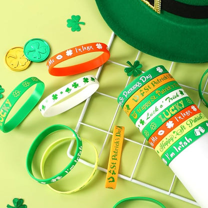 JUNEBRUSHS 24pcs St. Patrick's Day Party Favors Silicone Bracelets Green Clover Shamrock Rubber Wristbands Adults St. Patrick's Day Party Ireland Spring Holiday Decorations Gift (8 Designs)