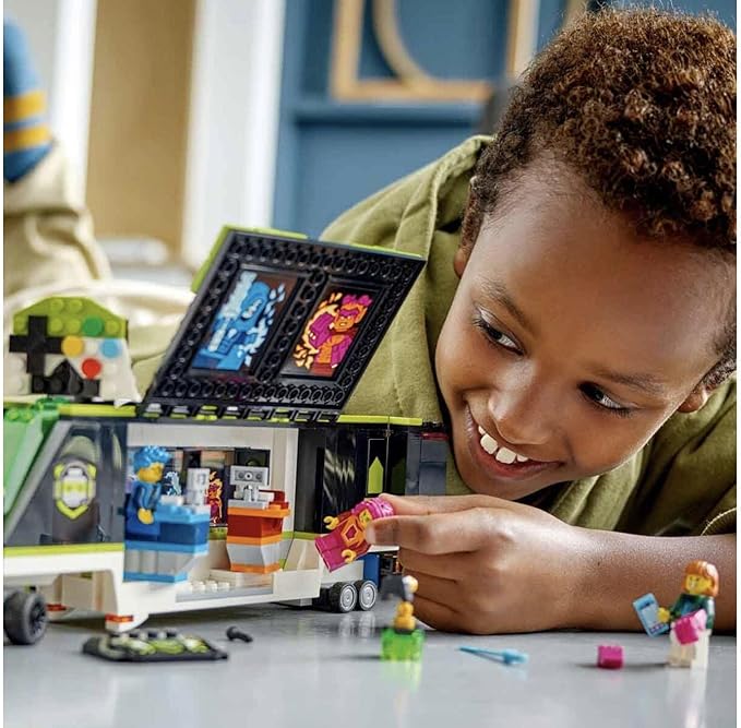 LEGO 60388 City Video Game Tournament Truck Esports Vehicle Toy with Minifigures for Gamer, Gift for Boys and Girls Age 7+