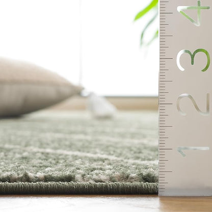 SAFAVIEH Adirondack Collection Runner Rug - 2'6" x 8', Green & Ivory, Geometric Design, Ideal for High Traffic Areas in Entryway, Kitchen & Bathroom (ADR251X-28)