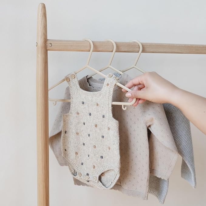 3 Sprouts Sustainable Wheat Straw Plastic Toddler & Kids Hangers – Pack of 30 Infant Baby Clothes Hangers for Closet Organization – Small Children's Hanger for Nursery - Speckled Beige