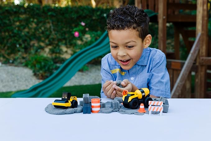 CAT Construction Toys, Dig N' Build Concrete Playset with 10 Oz of Compound, 2 Little Machine Vehicles, Ages 3+