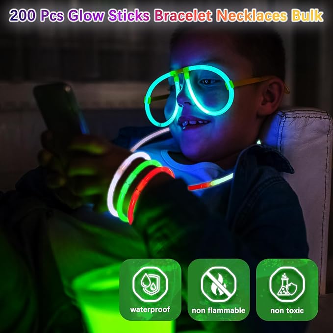 Green Glow Sticks Bulk,200 Pcs Glow Bracelets and Glow Necklaces with Connectors,Glow in The Dark Party Supplies,Glow Party Favors,Glowsticks for Party Christmas Carnival Birthday (8 Inch)