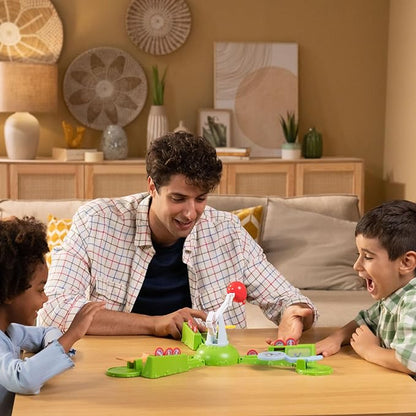 Bluey Keepy Uppy Game. Help, Bingo, and Chilli Keep The Motorized Balloon in The Air with The Character Paddles for 2-3 Players. Ages 4+