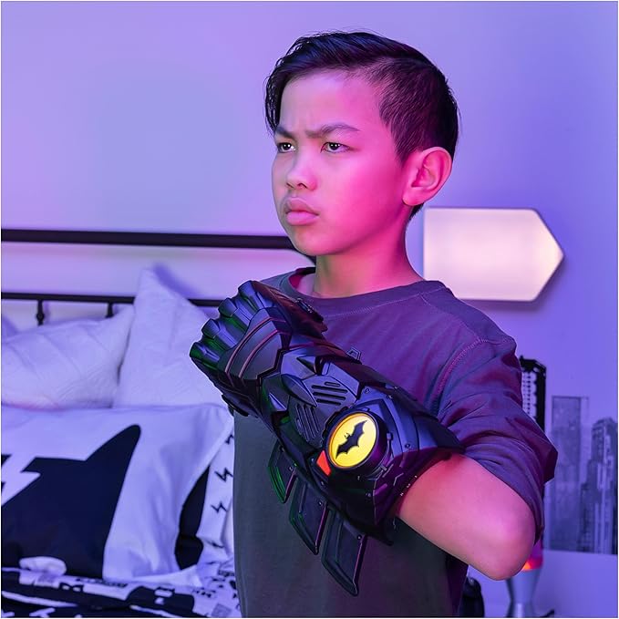 Batman, Interactive Gauntlet with Over 15 Phrases and Sounds, Halloween Costume for Kids Toys for Boys Aged 4 and Up