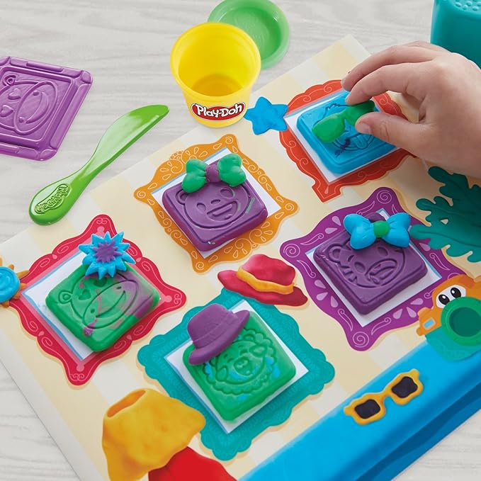 Play-Doh Photo Fun Starter Set, Kids Camera Toy for Pretend Play, Arts & Crafts for Girls & Boys 2+ with 7 Accessories & Playmat