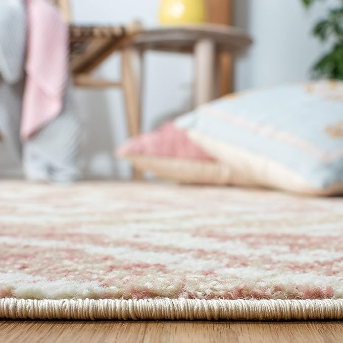 SAFAVIEH Adirondack Collection Accent Rug - 4' x 6', Rose & Gold, Modern Diamond Distressed Design, Non-Shedding & Easy Care, Ideal for High Traffic Areas in Entryway, Living Room, Bedroom (ADR131Q)