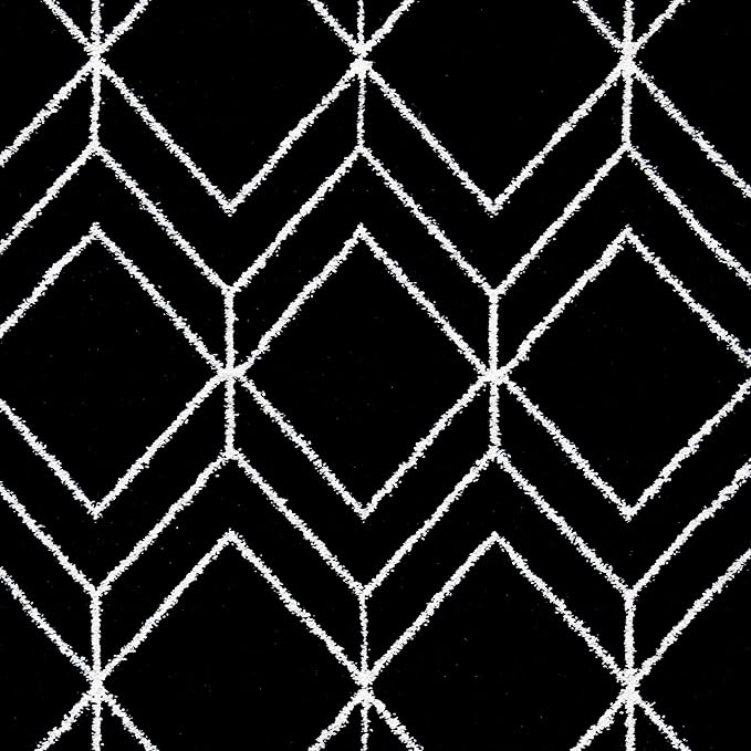 SAFAVIEH Adirondack Collection Accent Rug - 4' x 6', Black & Ivory, Modern Geometric Design, Non-Shedding & Easy Care, Ideal for High Traffic Areas in Entryway, Living Room, Bedroom (ADR241Z)
