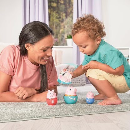 Toomies Peppa Pig Nesting Family - Includes Peppa Pig, Mummy Pig, Daddy Pig and Rattling George - Sorting and Pouring Toddler Bath Toys - Toddler Water Toys for Bath or Pool - Ages 18 Months and Up