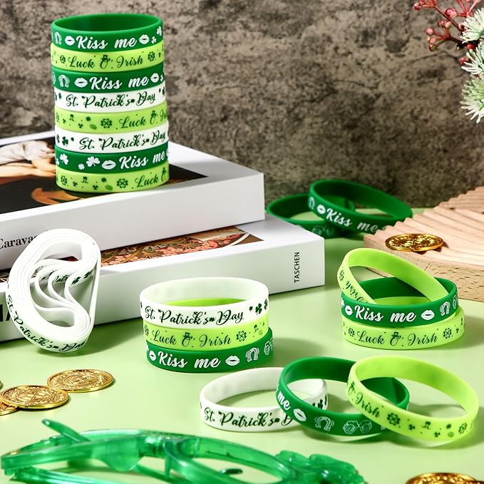 St. Patrick's Day Silicone Bracelet Green Shamrock Rubber Wristbands Bracelets Lucky Clover Silicone Bracelets for Irish Party Favor Supplies Decorations Gifts for Adult