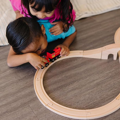 Melissa & Doug Classic Wooden Figure Eight Train Set (22 pcs)
