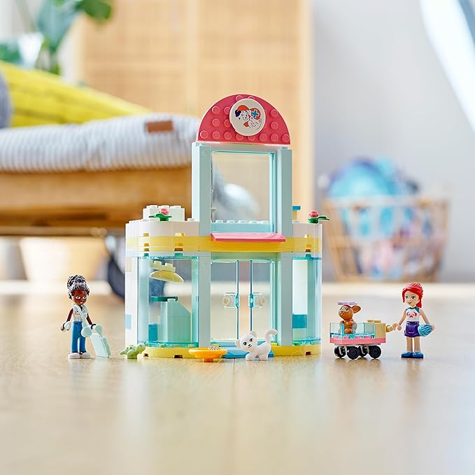 LEGO 41695 Friends Pet Clinic, Toy for Boys and Girls +4 Years with Mini Doll and Figures of Kitten and Bunny