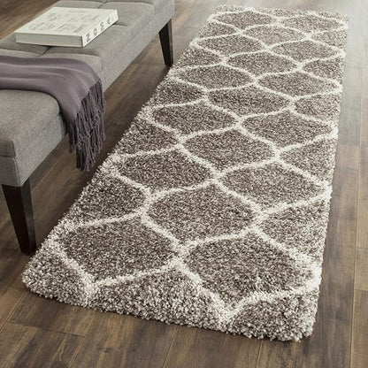 SAFAVIEH Hudson Shag Collection Accent Rug - 2' x 3', Navy & Ivory, Trellis Design, Non-Shedding & Easy Care, 2-inch Thick Ideal for High Traffic Areas in Entryway, Living Room, Bedroom (SGH280C)