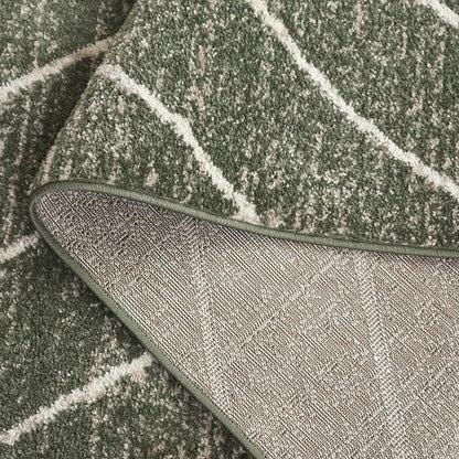 SAFAVIEH Adirondack Collection Runner Rug - 2'6" x 8', Green & Ivory, Geometric Design, Ideal for High Traffic Areas in Entryway, Kitchen & Bathroom (ADR251X-28)