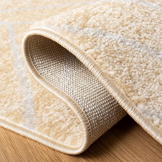 SAFAVIEH Adirondack Collection Accent Rug - 4' x 6', Gold & Light Grey, Modern Geometric Design, Non-Shedding & Easy Care, Ideal for High Traffic Areas in Entryway, Living Room, Bedroom (ADR241D)