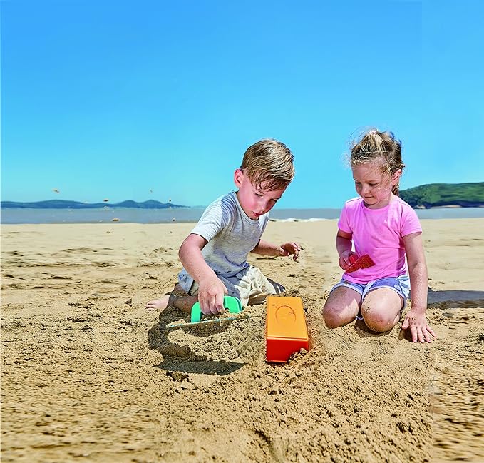 Hape Master Bricklayer Beach and Sand Toy Set Toys, Multicolor, Bold