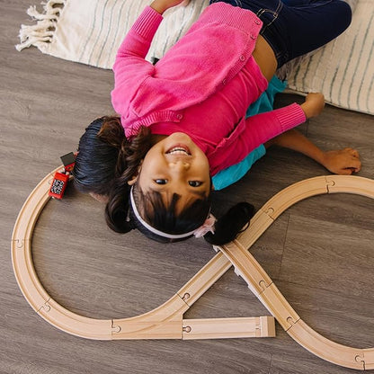 Melissa & Doug Classic Wooden Figure Eight Train Set (22 pcs)