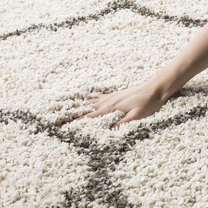 SAFAVIEH Hudson Shag Collection Runner Rug - 2'3" x 6', Ivory & Grey, Moroccan Trellis Design, Non-Shedding & Easy Care, 2-inch Thick Ideal for High Traffic Areas in Living Room, Bedroom (SGH280A)