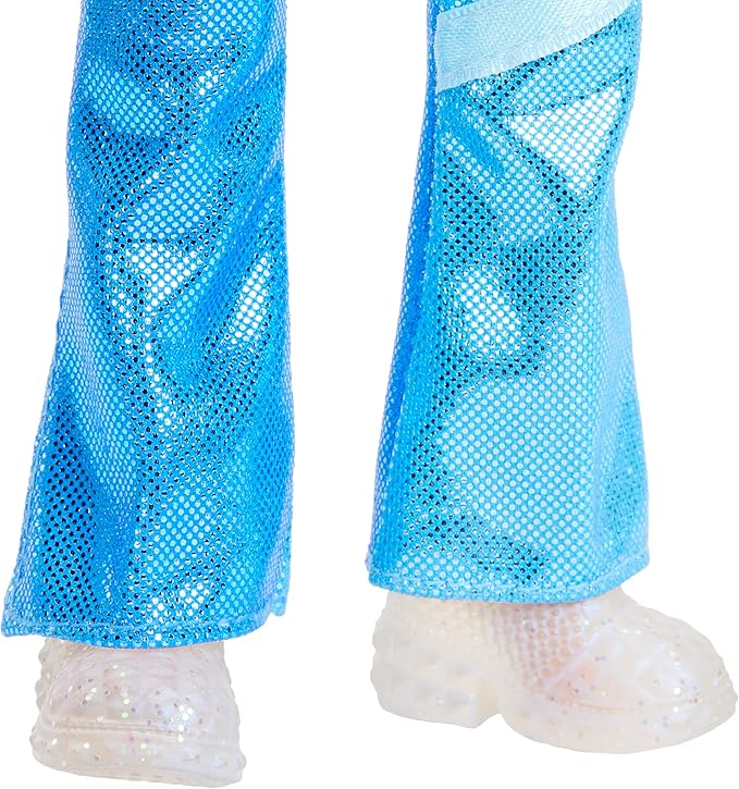 Mattel Disney Descendants: The Rise of Red Fashion Doll & Accessory, Princess Chloe Charming, Daughter of Cinderella with Movie-Inspired Clothes & Sword