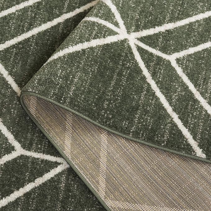 SAFAVIEH Adirondack Collection Runner Rug - 2'6" x 8', Green & Ivory, Geometric Design, Ideal for High Traffic Areas in Entryway, Kitchen & Bathroom (ADR241X-28)