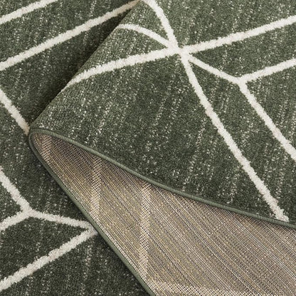 SAFAVIEH Adirondack Collection Runner Rug - 2'6" x 8', Green & Ivory, Geometric Design, Ideal for High Traffic Areas in Entryway, Kitchen & Bathroom (ADR241X-28)