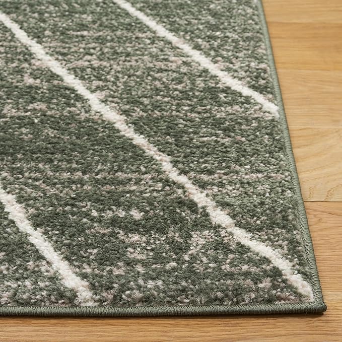 SAFAVIEH Adirondack Collection Runner Rug - 2'6" x 8', Green & Ivory, Geometric Design, Ideal for High Traffic Areas in Entryway, Kitchen & Bathroom (ADR251X-28)