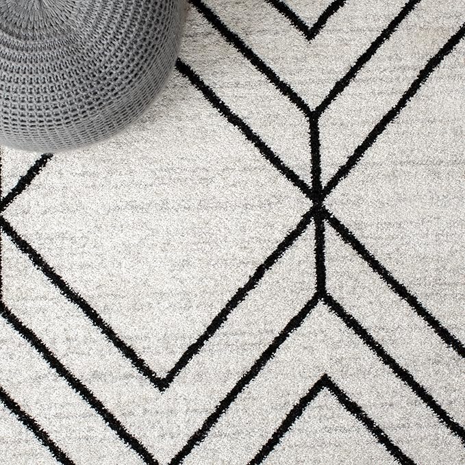 SAFAVIEH Adirondack Collection Runner Rug - 2'6" x 6', Light Grey & Black, Modern Geometric Design, Non-Shedding & Easy Care, Ideal for High Traffic Areas in Living Room, Bedroom (ADR241F)