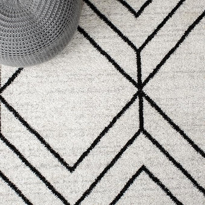 SAFAVIEH Adirondack Collection Runner Rug - 2'6" x 6', Light Grey & Black, Modern Geometric Design, Non-Shedding & Easy Care, Ideal for High Traffic Areas in Living Room, Bedroom (ADR241F)