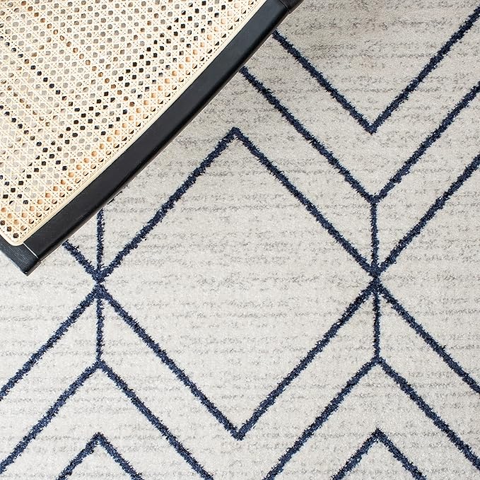 SAFAVIEH Adirondack Collection Runner Rug - 2'6" x 6', Light Grey & Navy, Modern Geometric Design, Non-Shedding & Easy Care, Ideal for High Traffic Areas in Living Room, Bedroom (ADR241N)